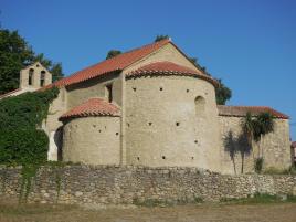 L'arrière de la chapelle de Tanya a été récemment restauré par l'association le Patrimoine de Laroque