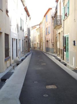 La rue Arago à Laroque des Albères, Pyrénées Orientales